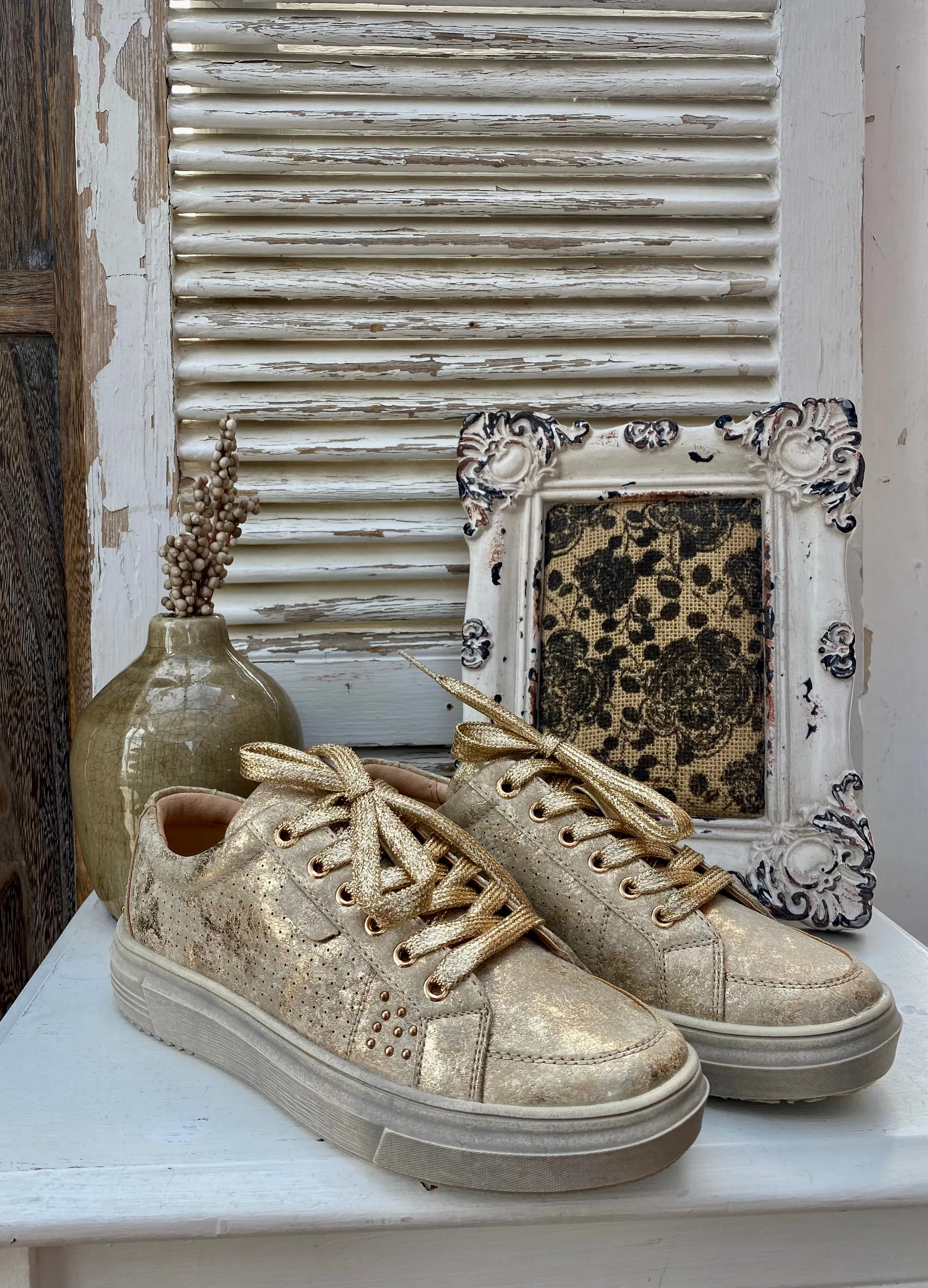 Down Time Gold Metallic Corky Shoes (Size 9)