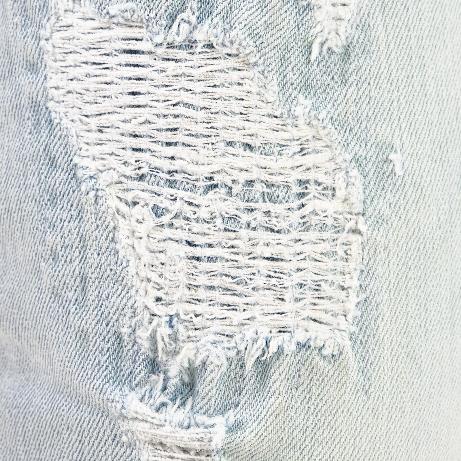 LIGHT SAND BLUE JEANS W/ RIP & REPAIR
