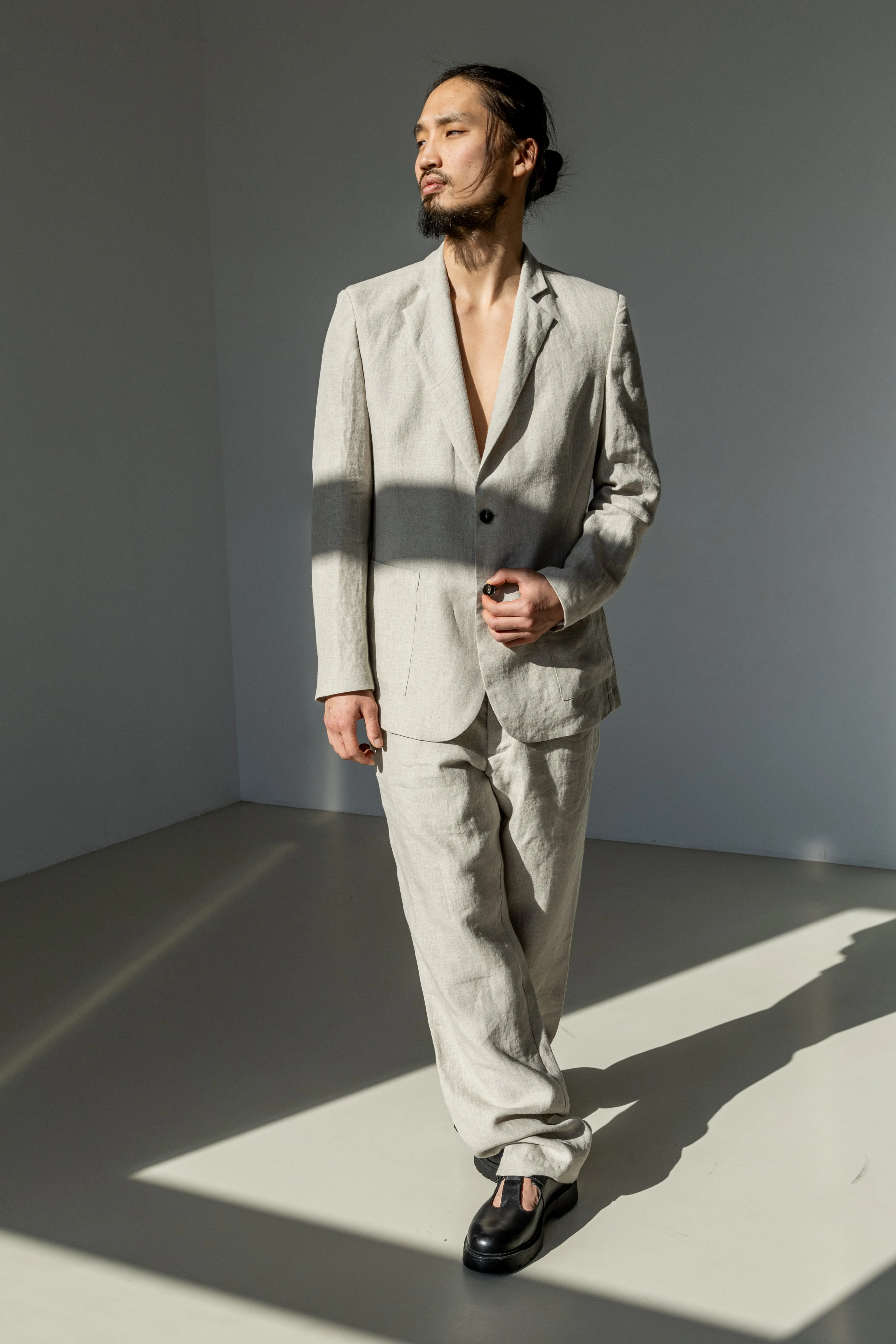 Men's classic single-breasted linen blazer