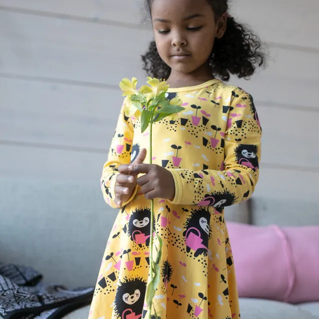 Sinna skater dress- yellow & pink, Siiri in the garden
