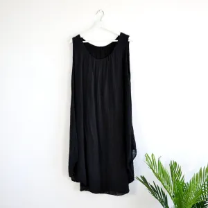 Sleeveless linen mix dress with comfortable undergarment